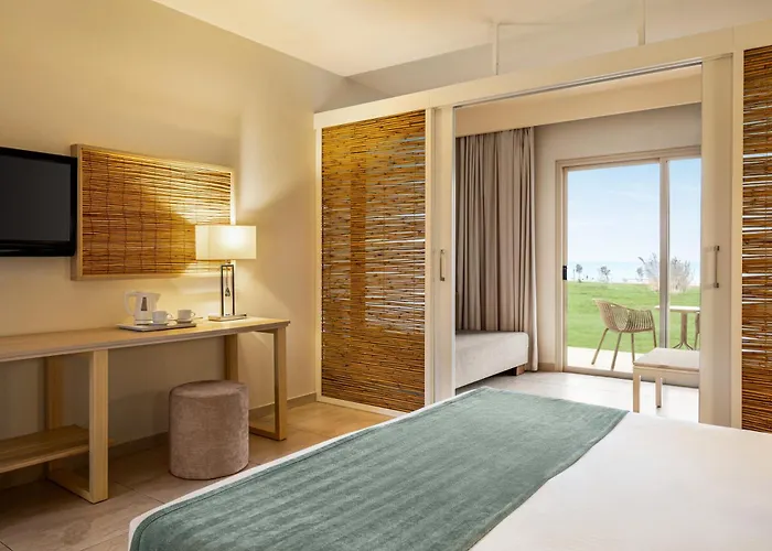 Hotel Ramada & By Wyndham Ayia Napa