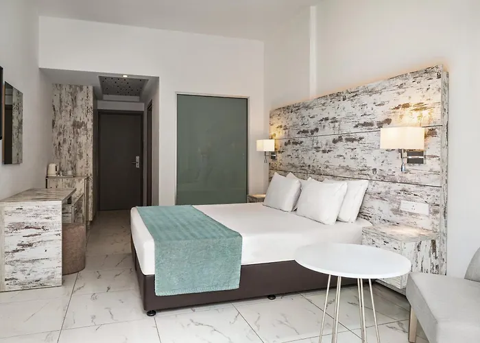 Hotel Ramada & By Wyndham Ayia Napa